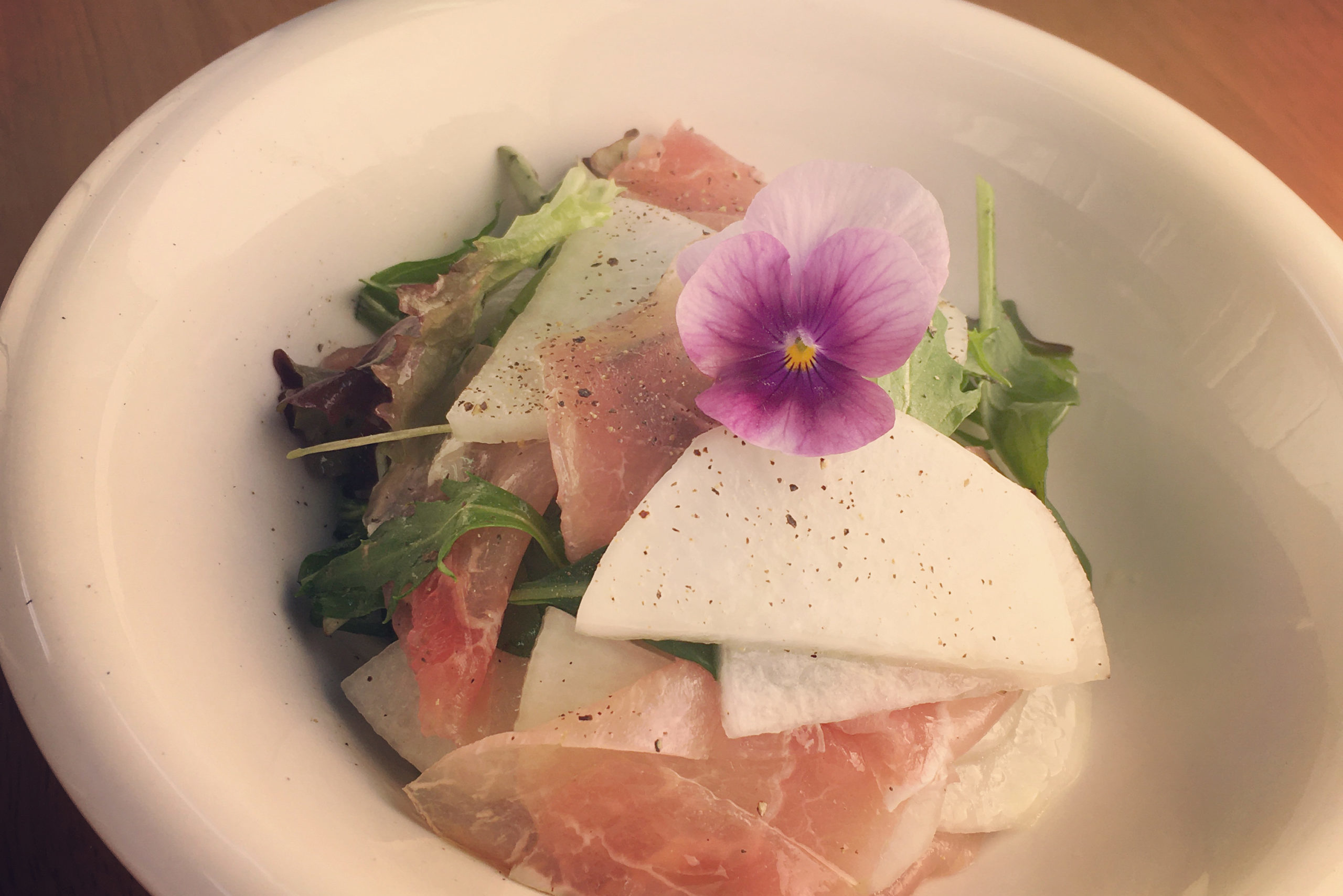 ダイコンと生ハムのサラダに合うワイン 野菜のおつまみレシピ Vegeage